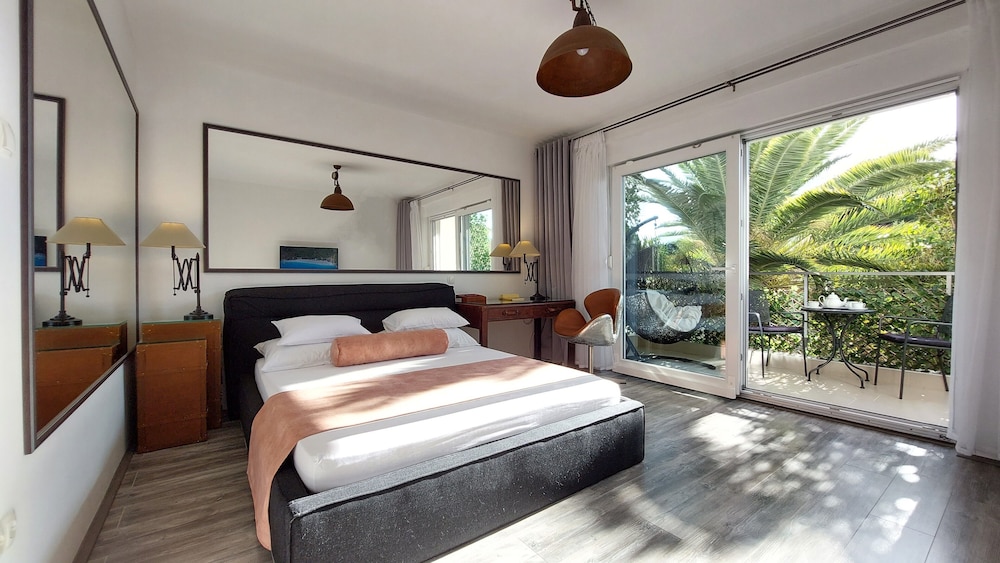 Refresh Boutique Apartments 15/50