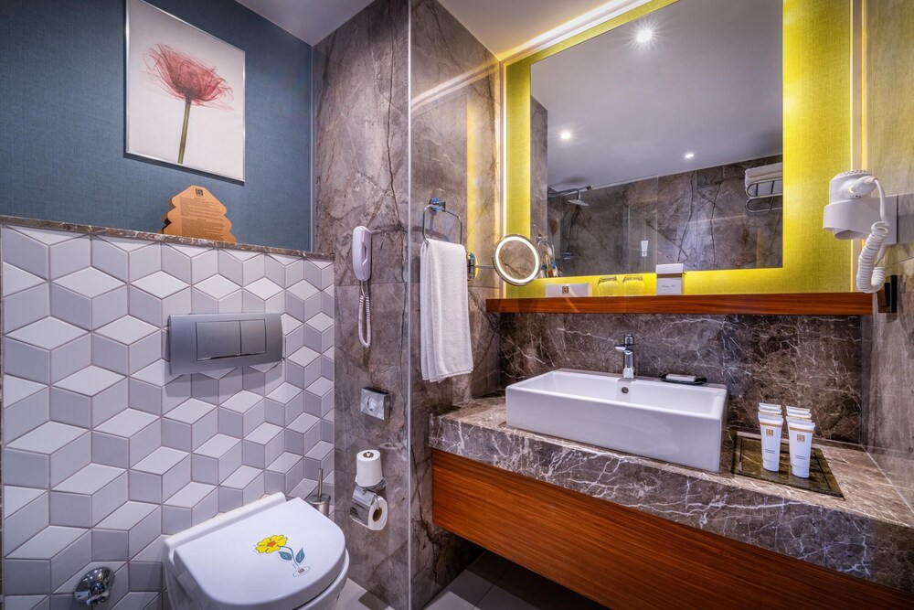 Baia Hotel Lara 74/75