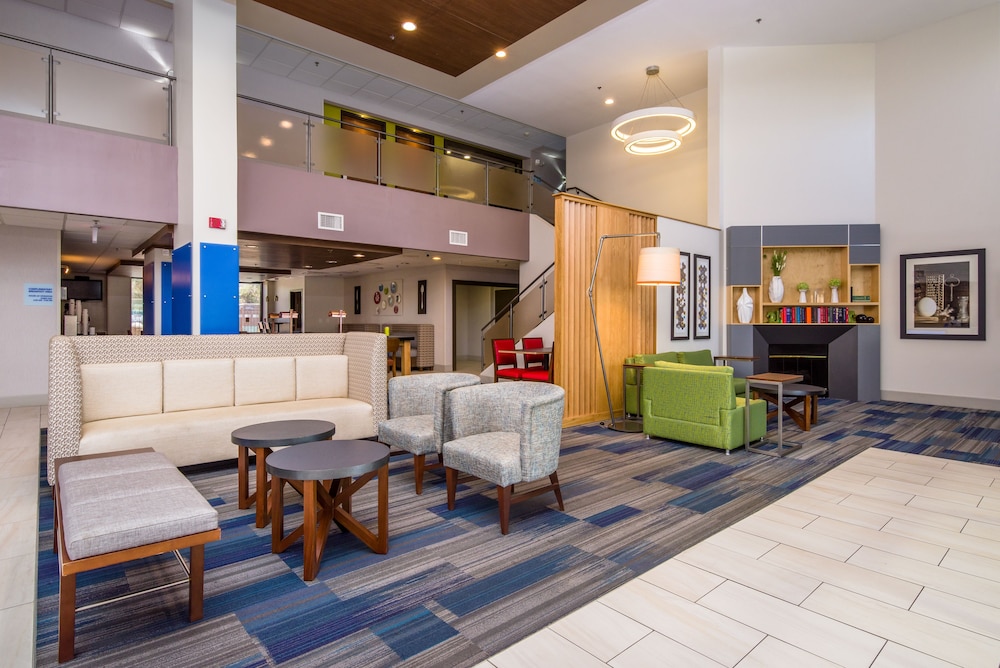 Holiday Inn Express Hotel And Suites Phoenix Airport 13/56