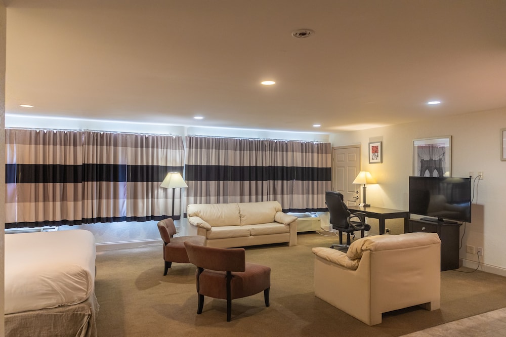 Cottonwood Suites Savannah Hotel and Conference Center 45/71
