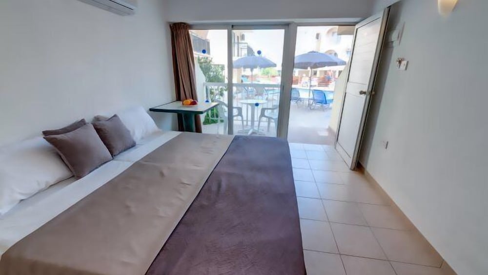 A. Maos Hotel Apartments 16/62