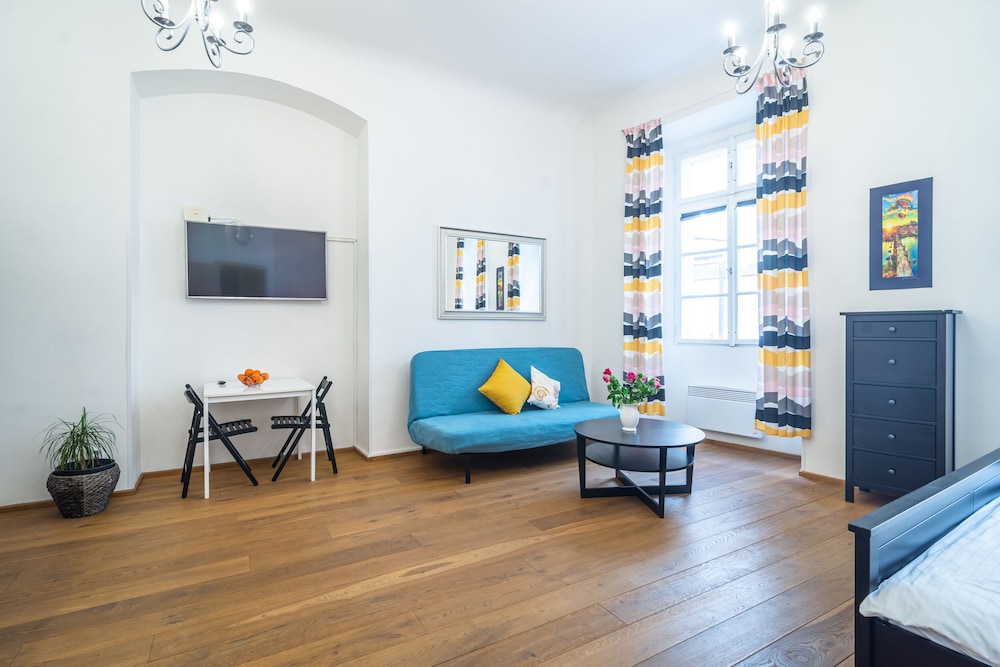 Royal Road Residence 30/50