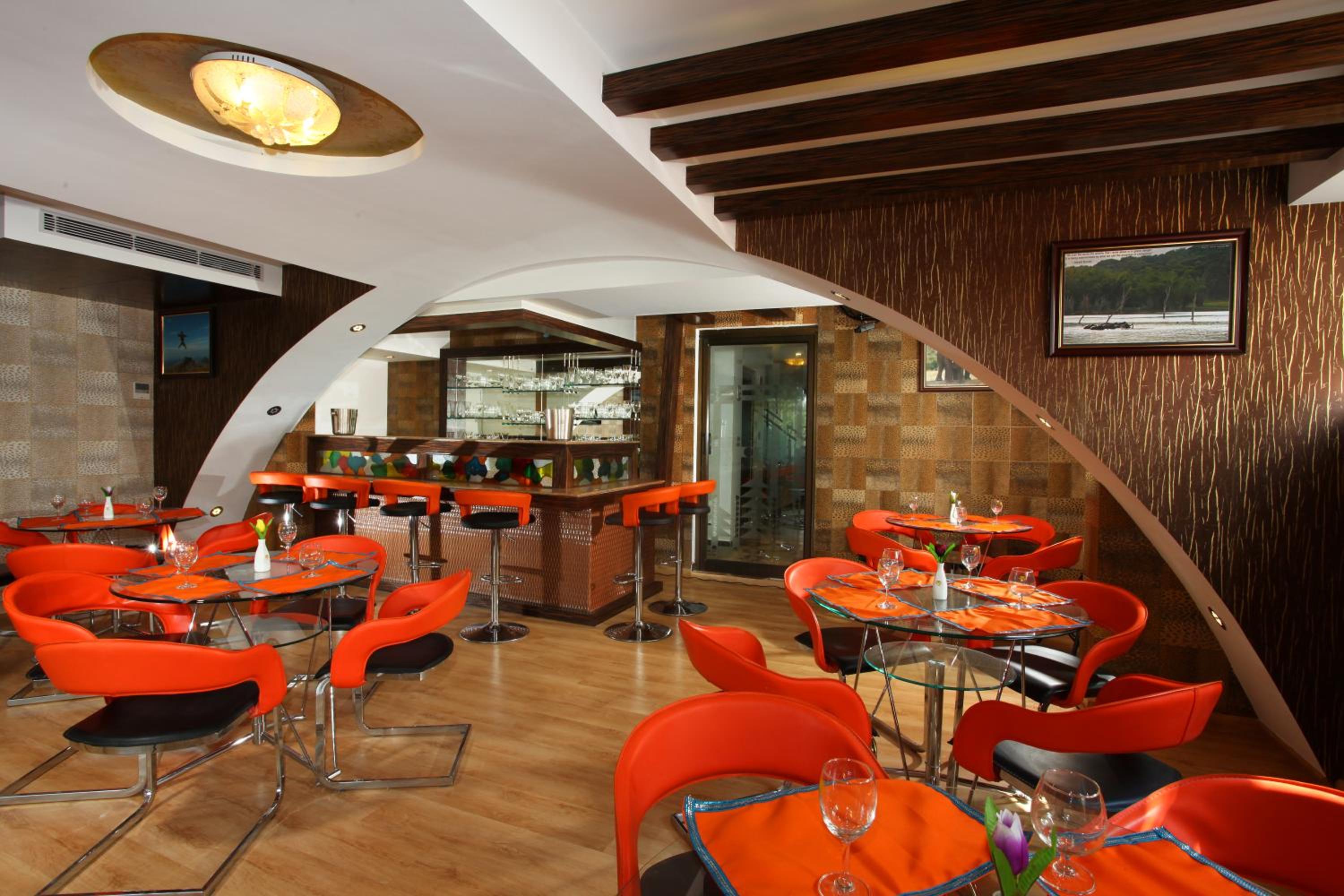 HOTEL TIGERS ROARE 44/50