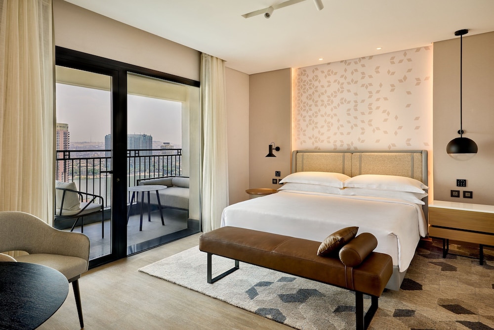 Club, Suite, King Bed, River View, Lounge Access