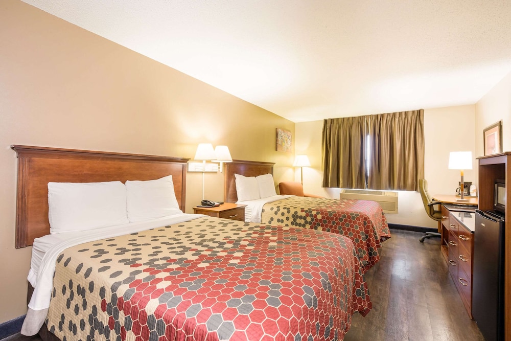 AmericInn by Wyndham Lake Mills 17/36