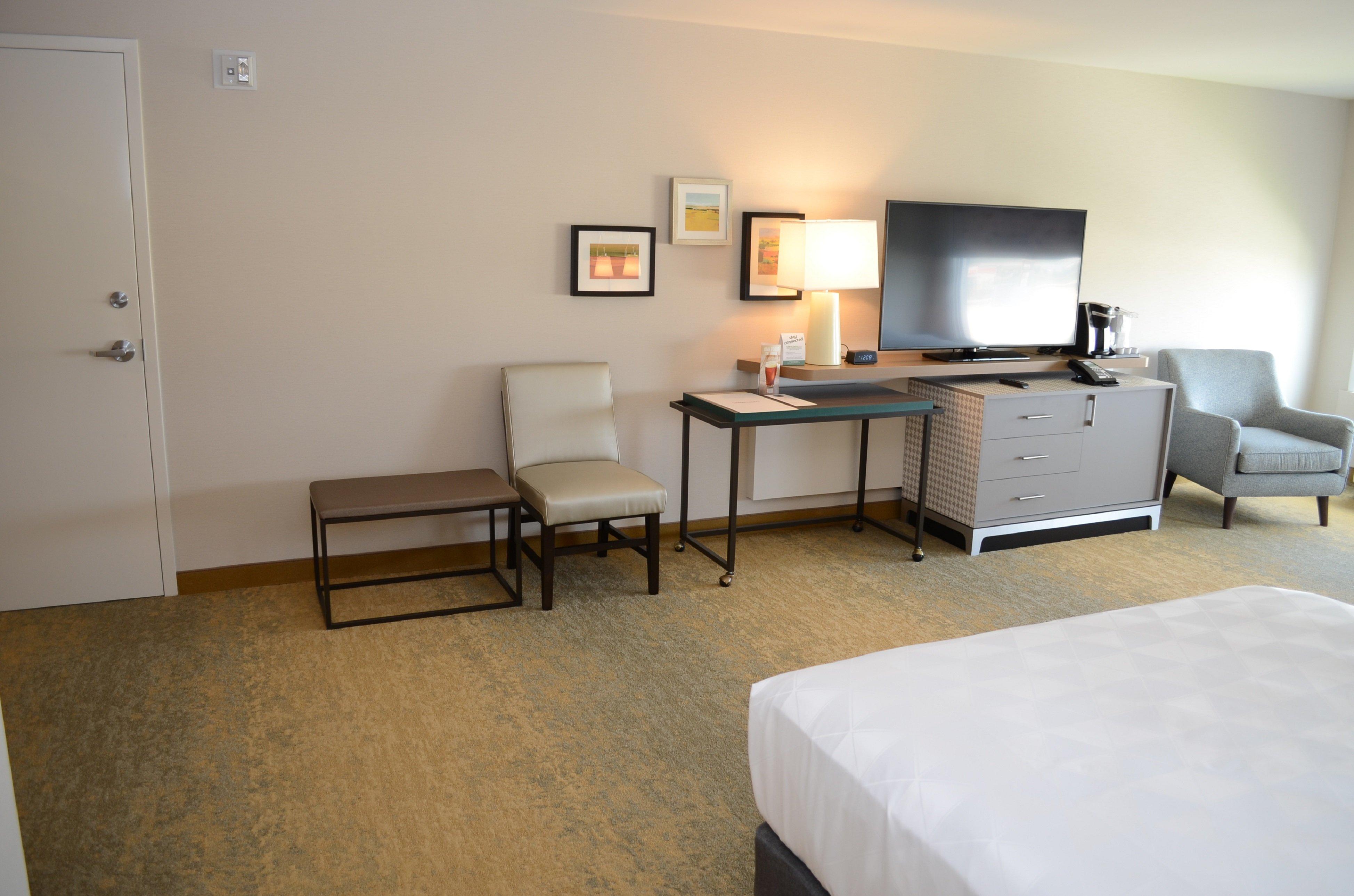 Premium, Queen Bed, Holiday Inn Edmonton S Ellerslie Rd 7/8
