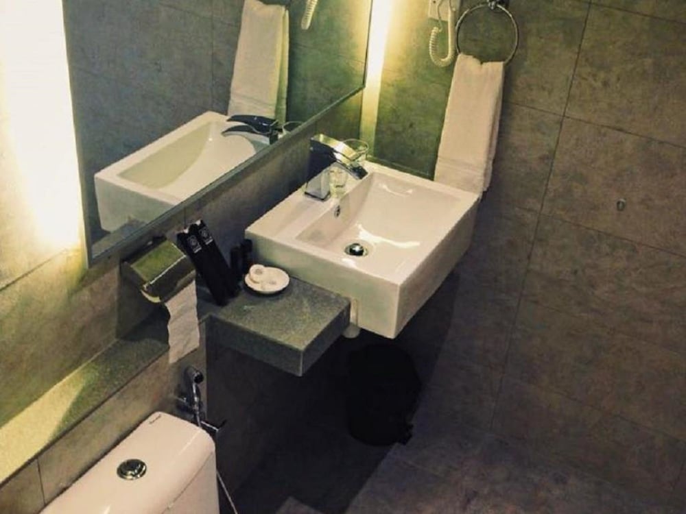 Z Hotel 44/50