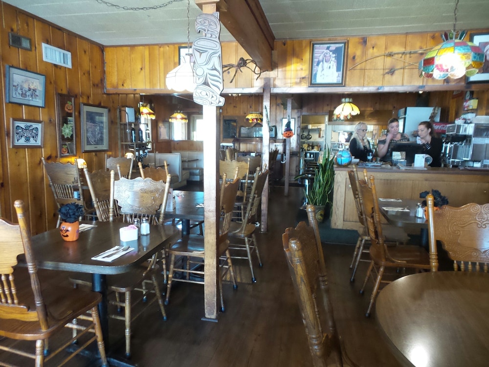 Tyee Restaurant and Hotel 9/12