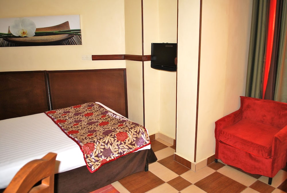 YaahoT Hotel 32/50