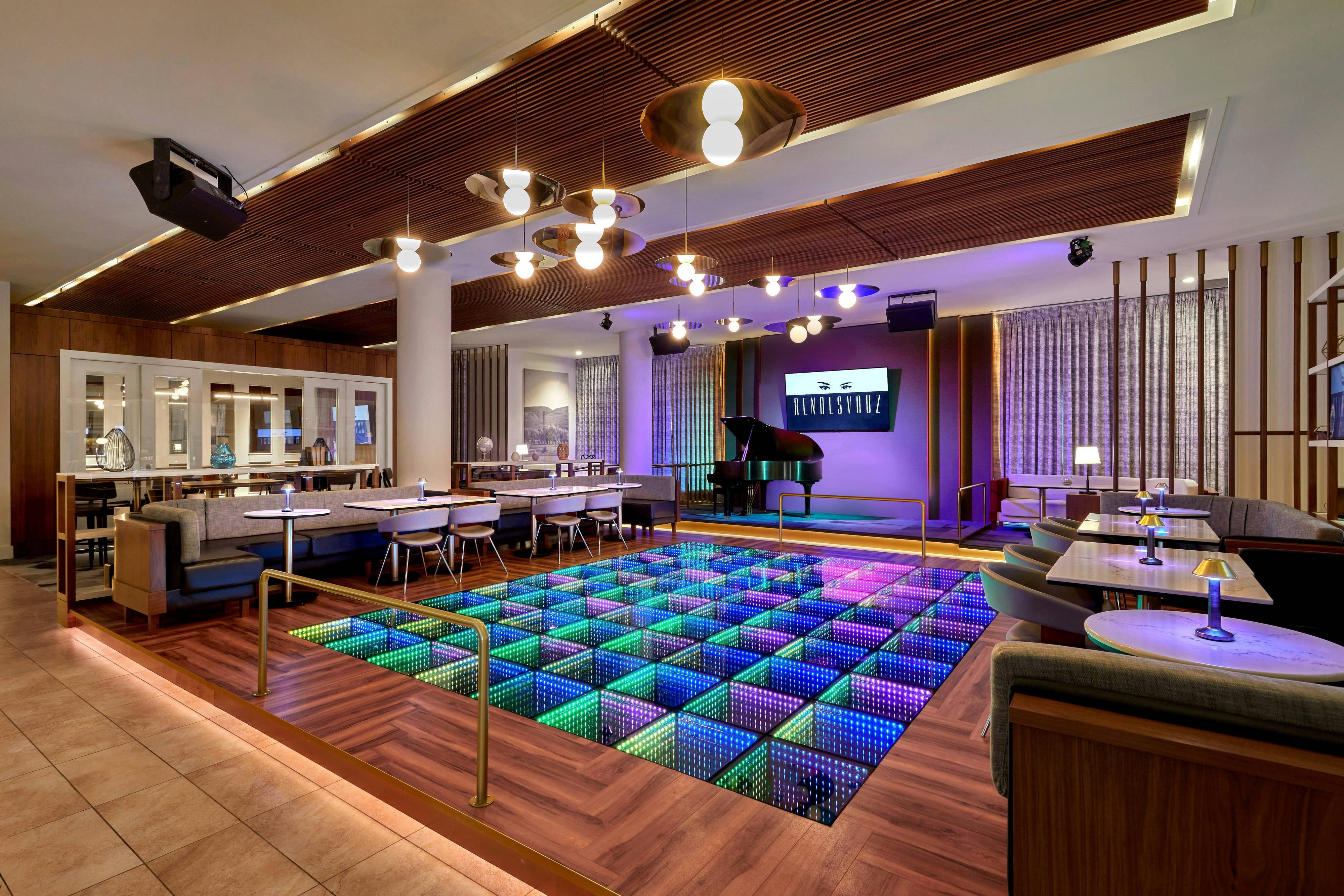 Courtyard By Marriott Calgary South 6/15
