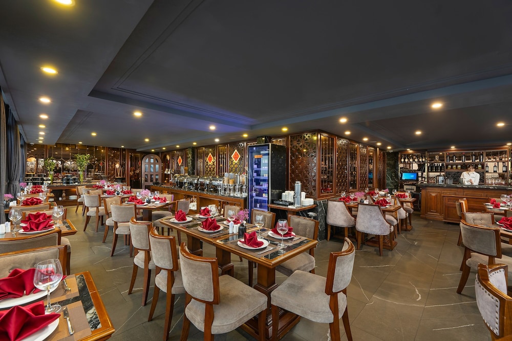 Rex Hanoi Hotel 56/68