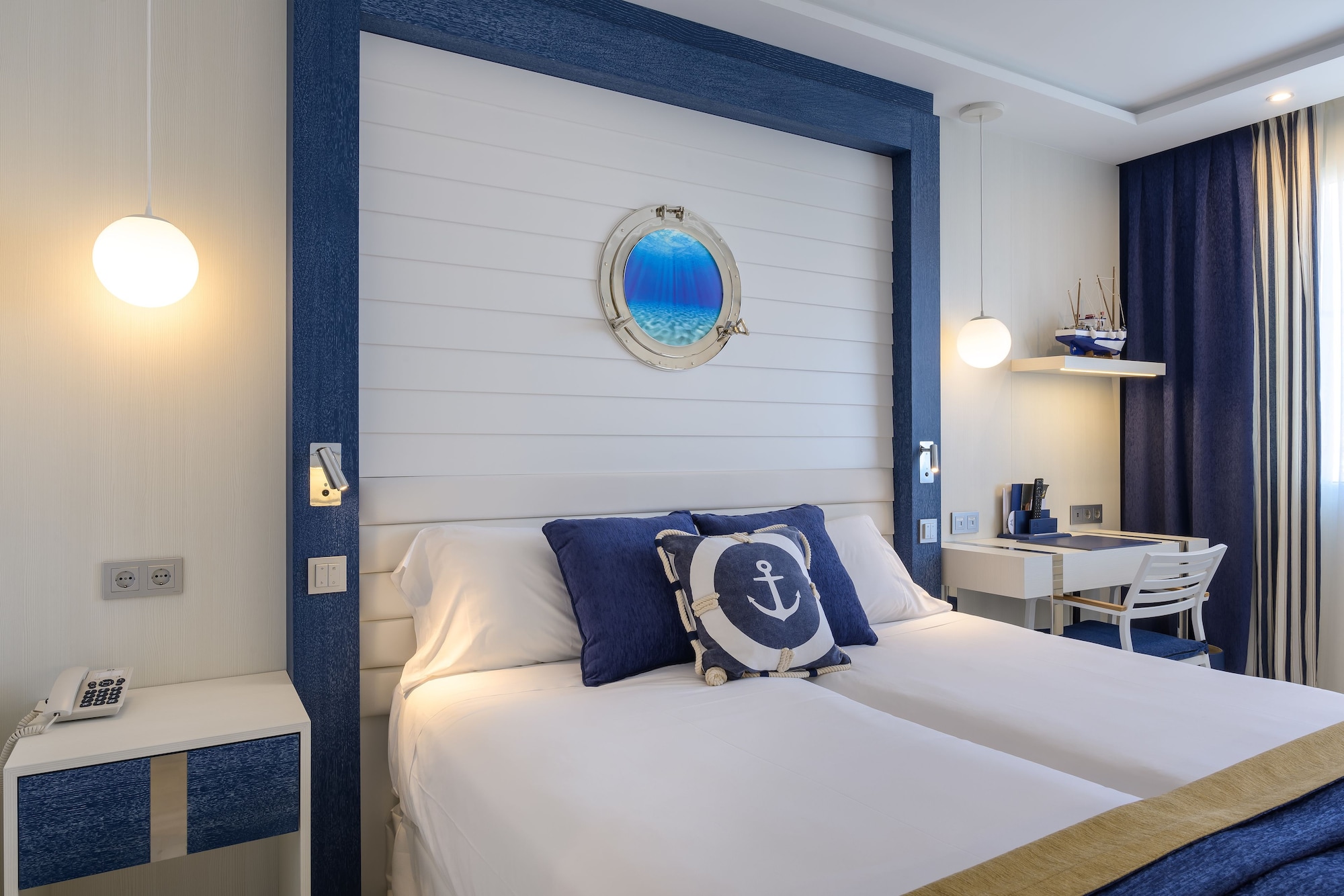 2 BEDROOMS, DELUXE