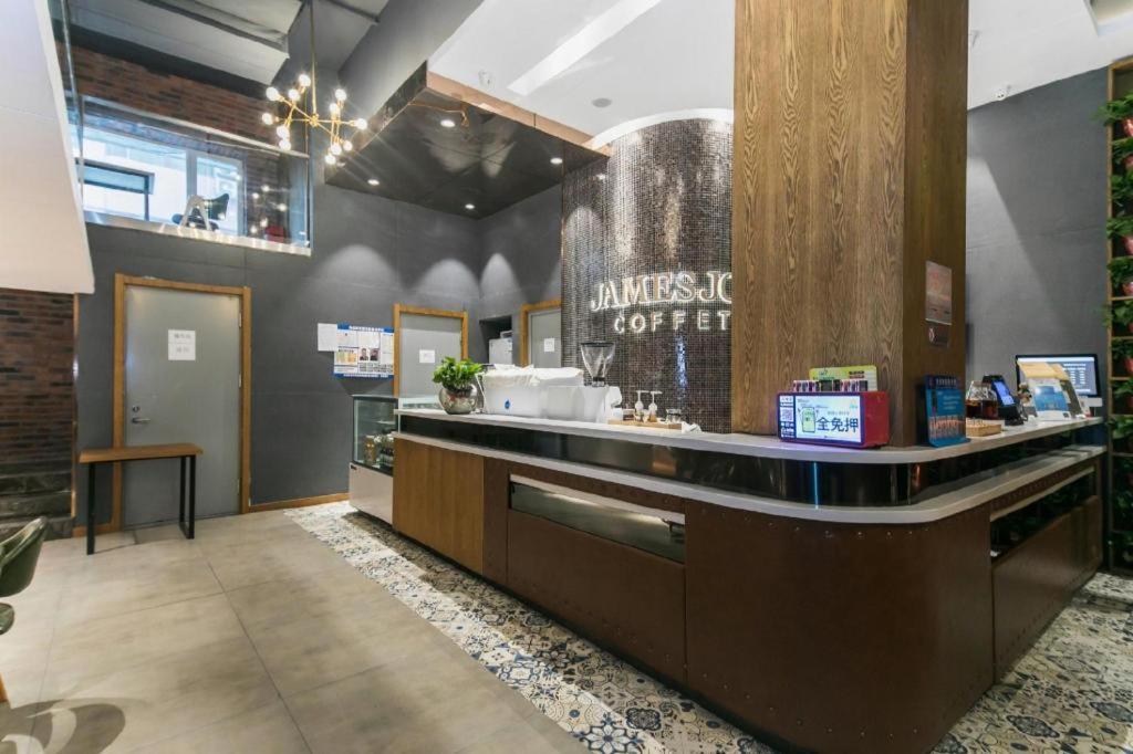James Joyce Coffetel (Tianjin Railway Station) 18/54