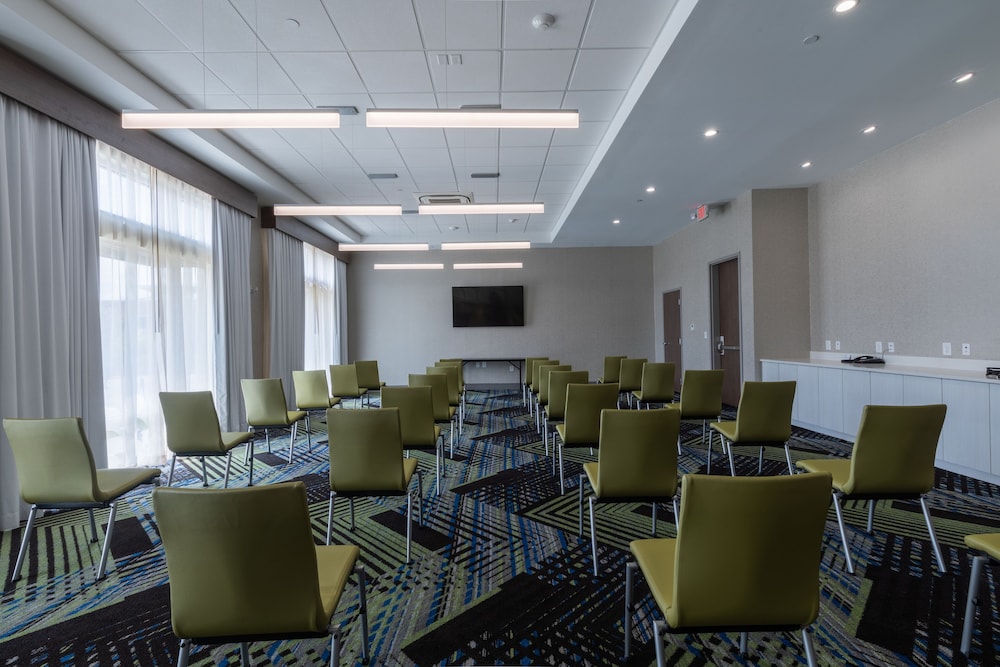 Holiday Inn Express & Suites Columbia Downtown – The Vista 56/60