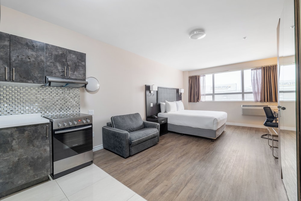 Efficiency, Suite, Single, Queen Bed, Sofa