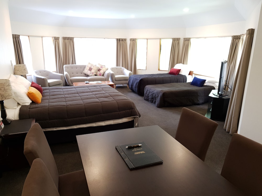 FITZHERBERT CASTLE MOTEL 14/33