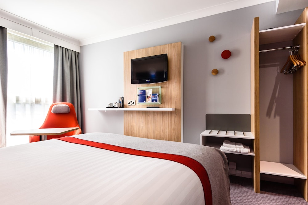 Holiday Inn Express Portsmouth Gunwharf Quays 23/56