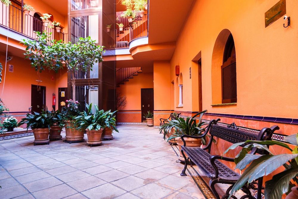 Patio De La Alameda 49/68