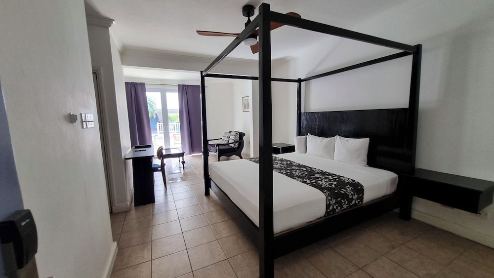 DELUXE, KING BED