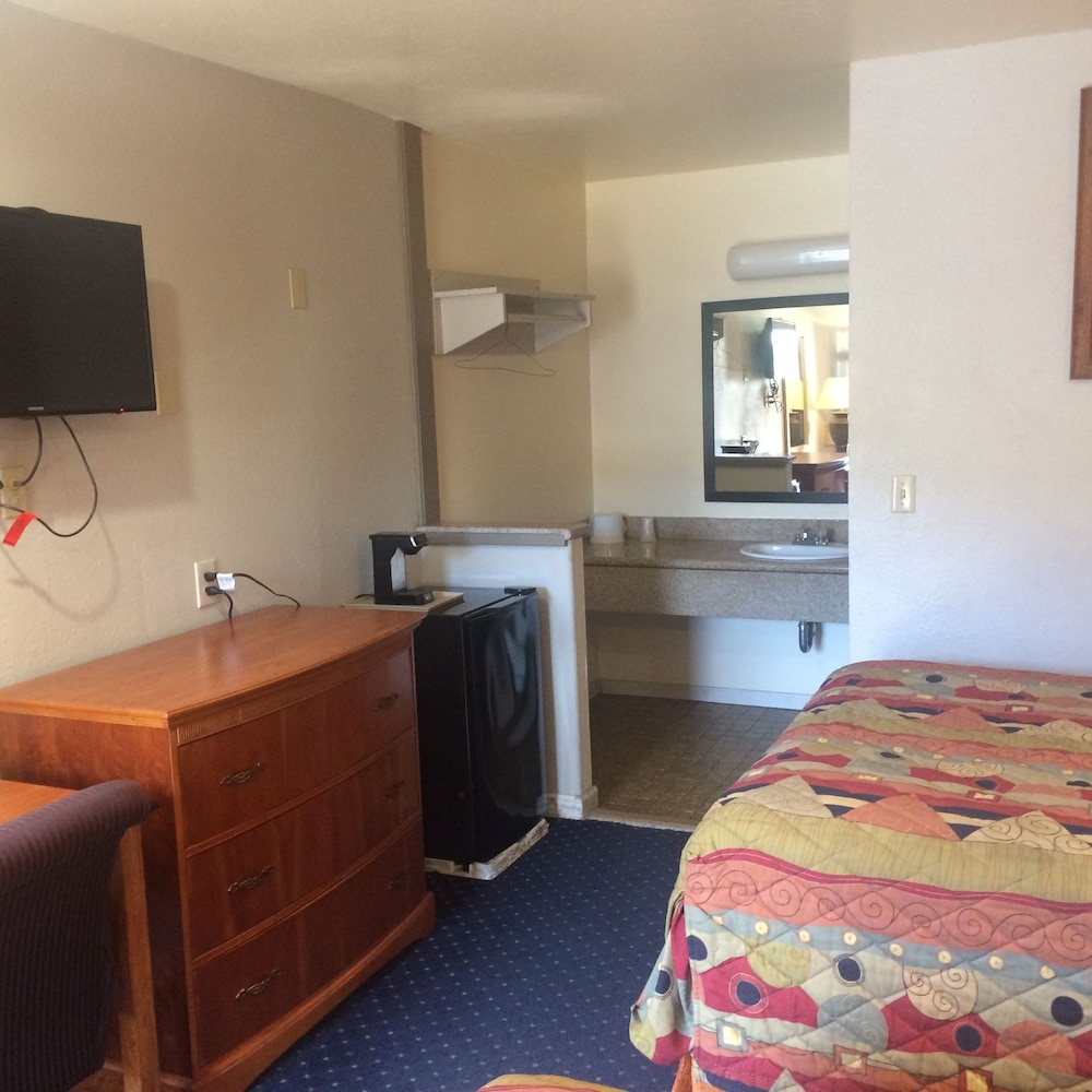 Crown Lodge Motel Oakland 21/28