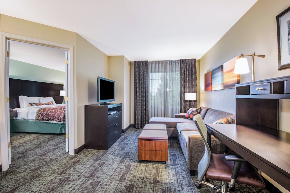 Staybridge Suites Allentown West 26/40