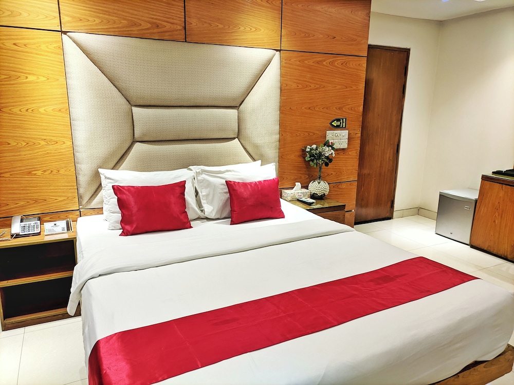 Hotel Afford Inn 23/64