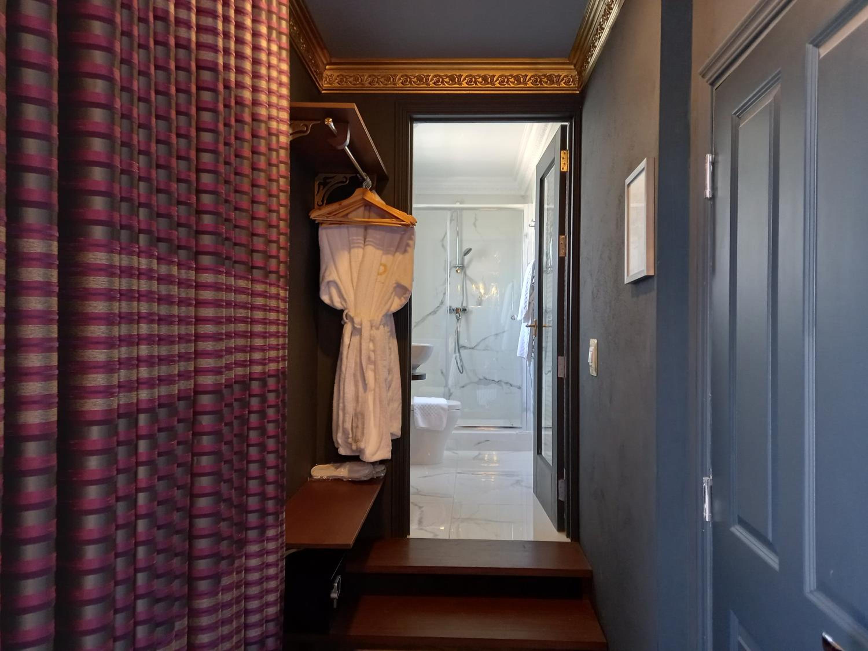 Julina Boutique Living 42/43