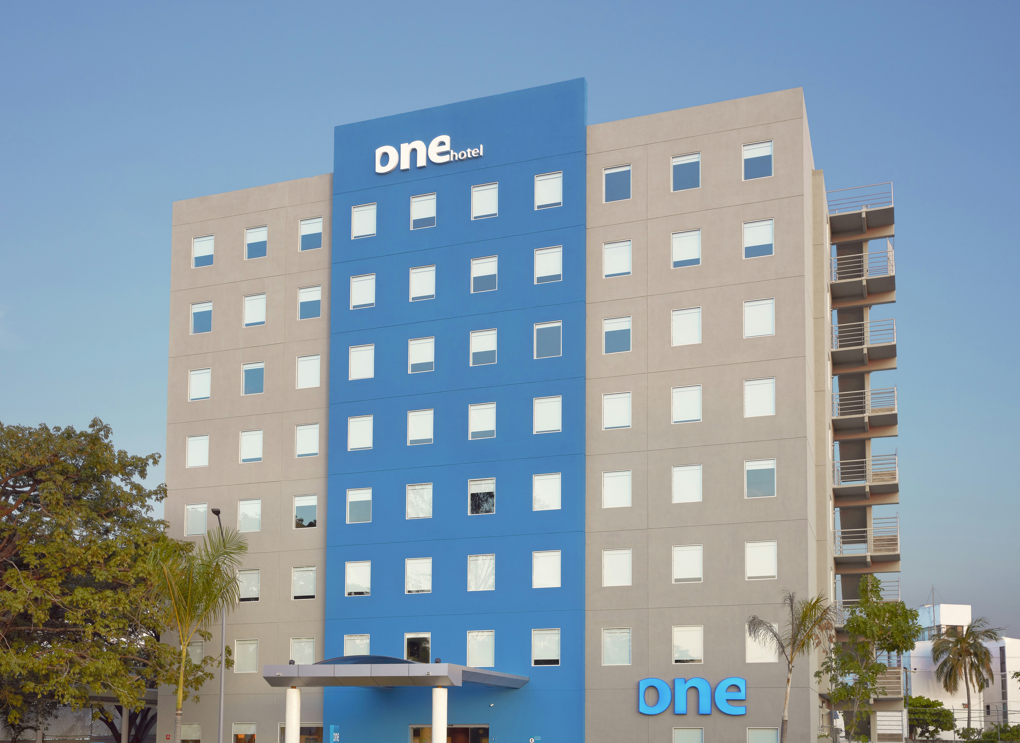 One Acapulco Diamante 1/50