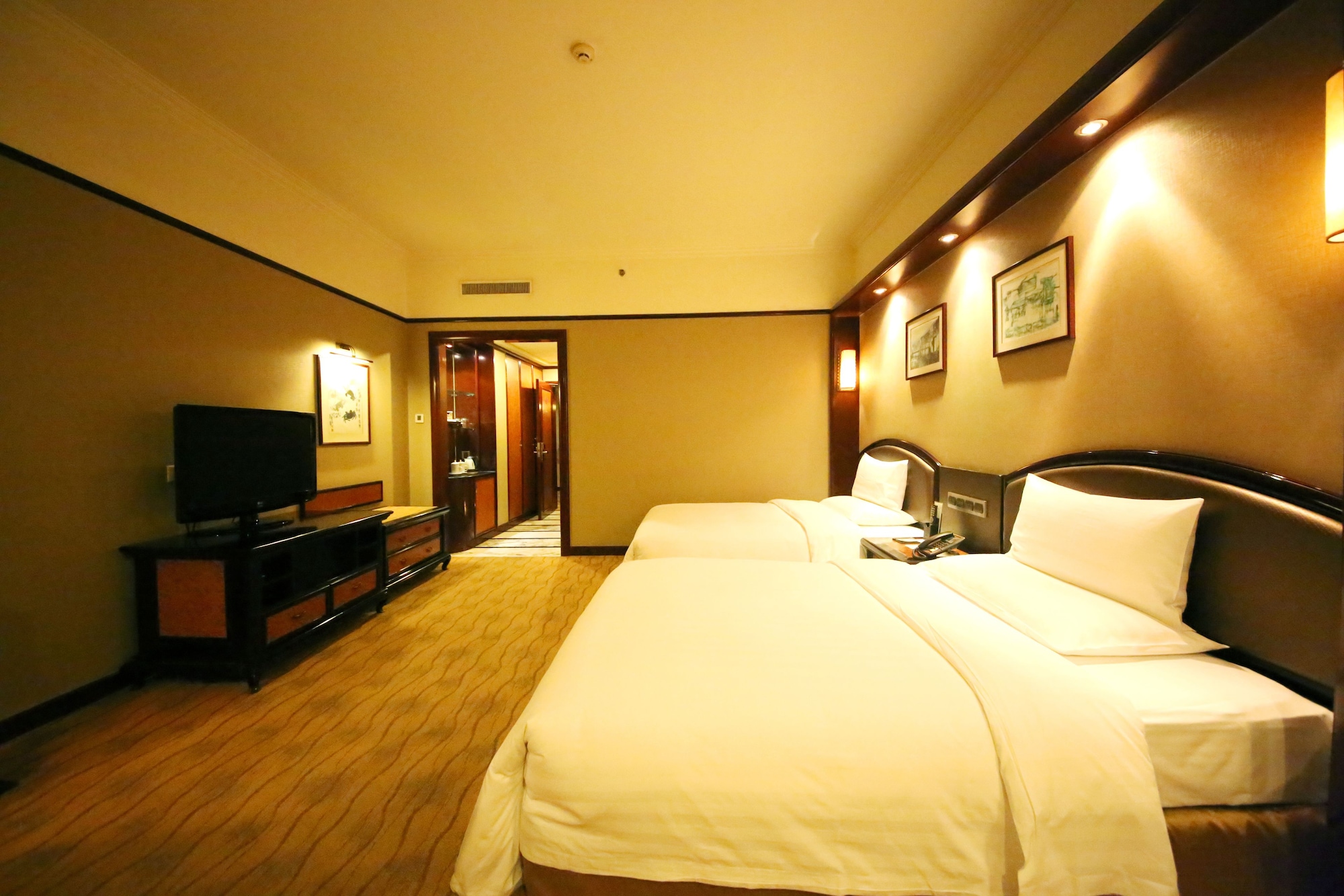 DELUXE TWIN ROOM