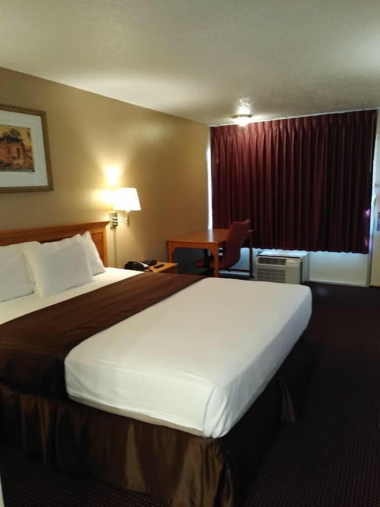 ROOM, KING BED, ACCESSIBLE