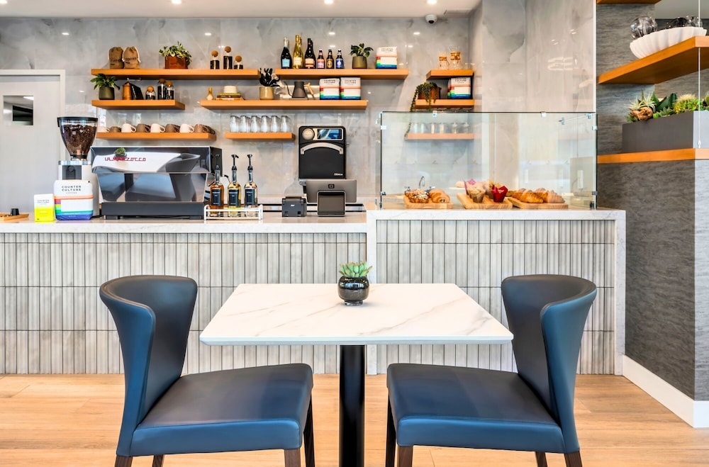 The Olivia Hotel 33/48