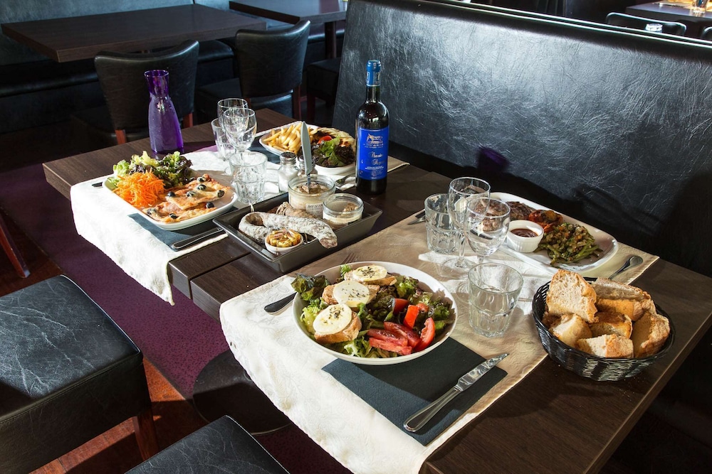 restaurant cafeteria