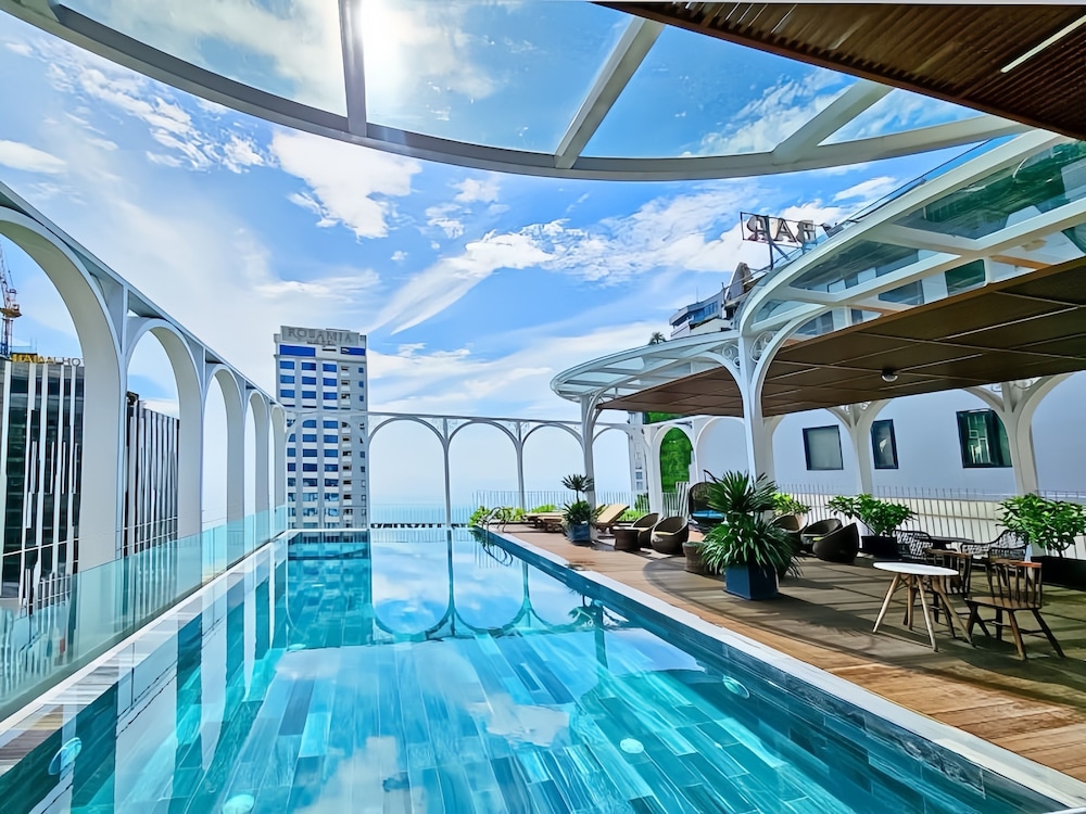 Golden Lotus Luxury Hotel Da Nang 25/50