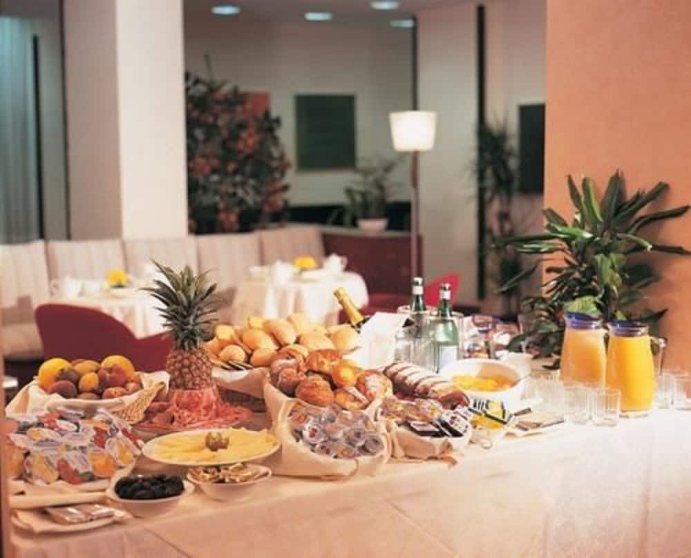Sant Ambroeus Hotel 30/57