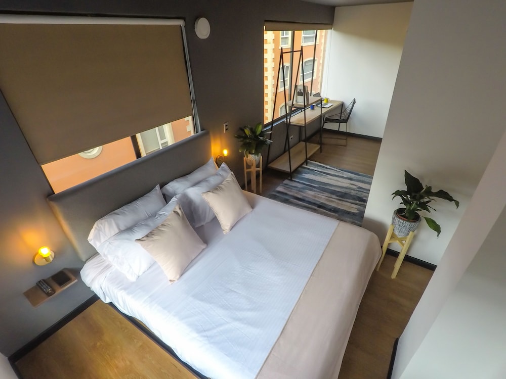 ROOM, DOUBLE BED