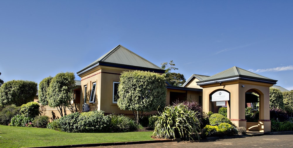 Vintages Accommodation 2/66