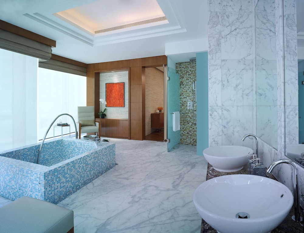 GRAND HYATT KUALA LUMPUR 69/69