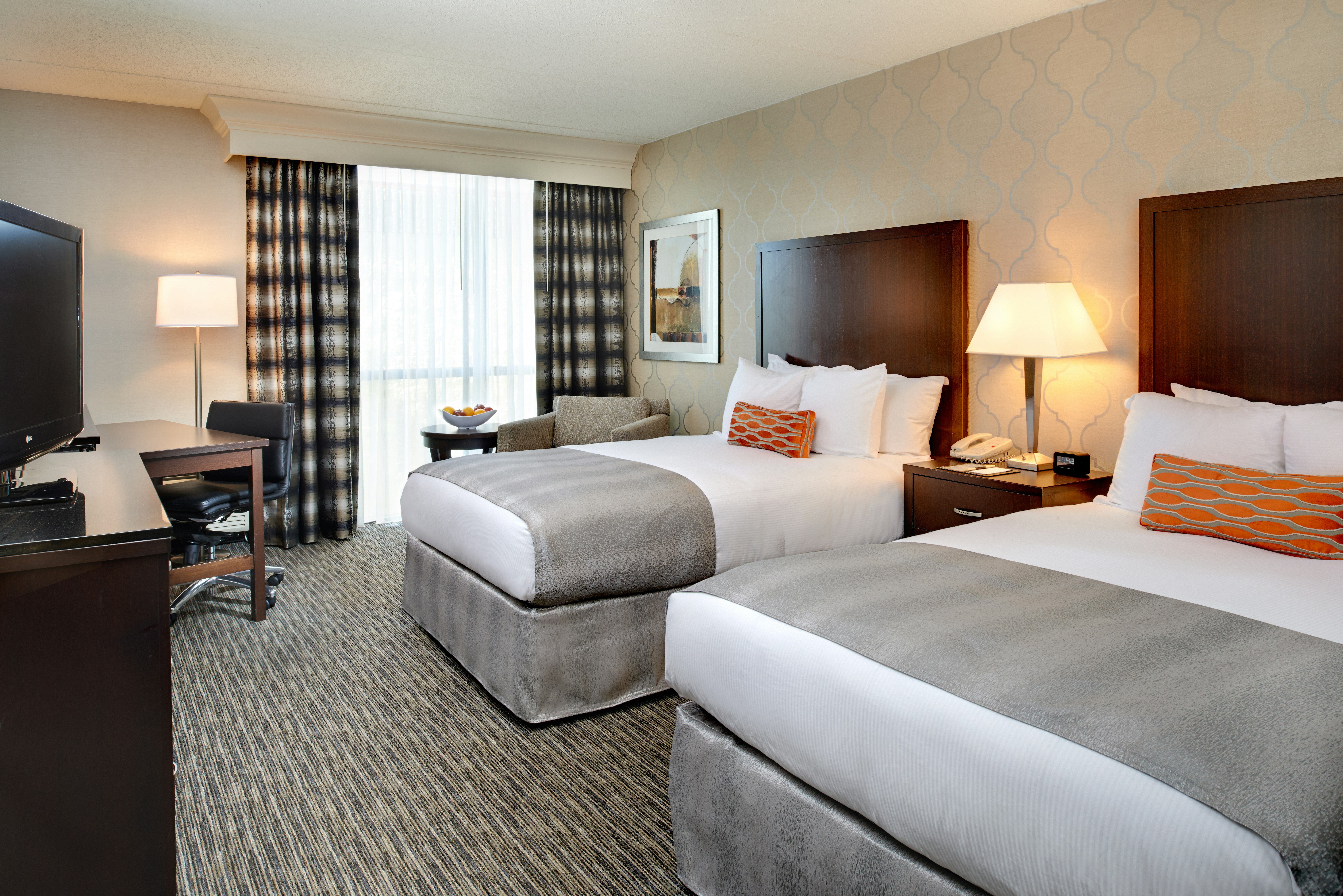 غرفة بسريرين مزدوجين