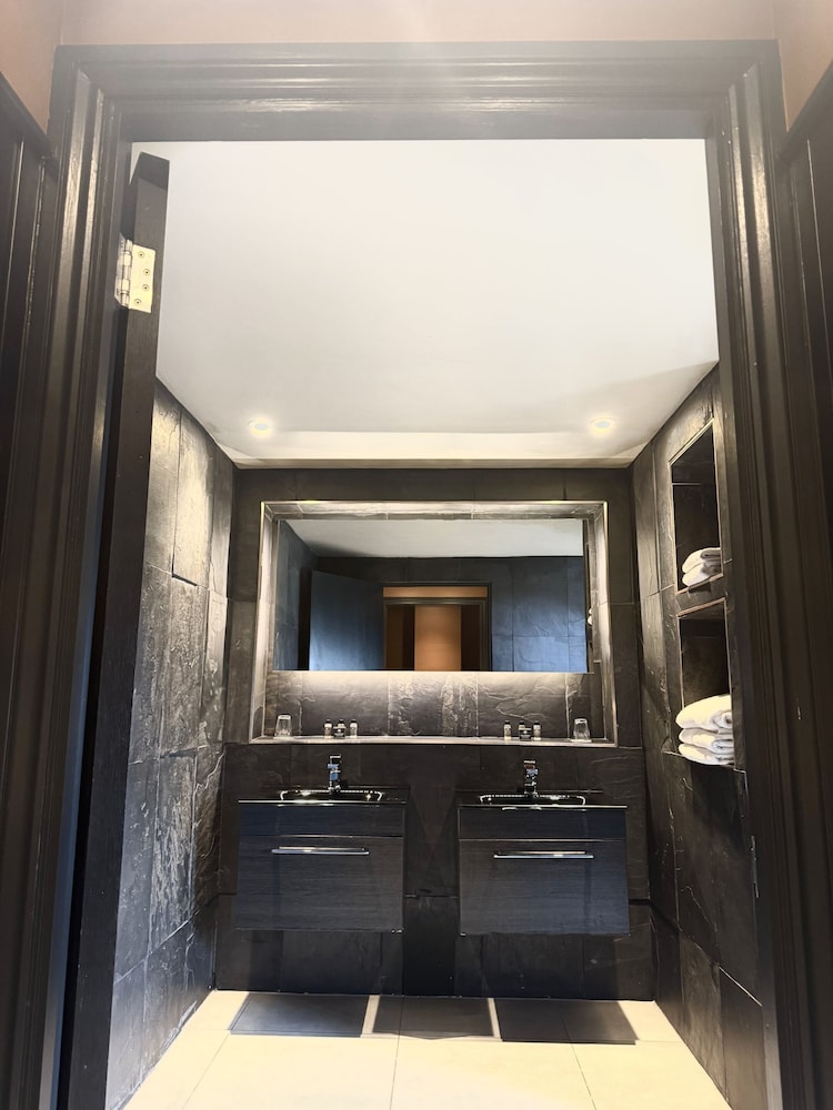 32 Townhouse 4/49