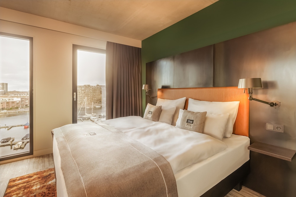 Holiday Inn - the niu, Fender Amsterdam by IHG 9/64