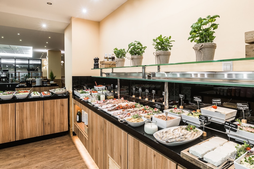 restaurant cafeteria
