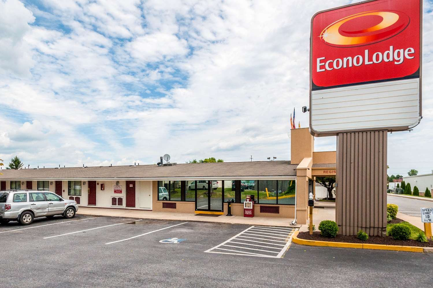 Econo Lodge Frederick I-70 19/19