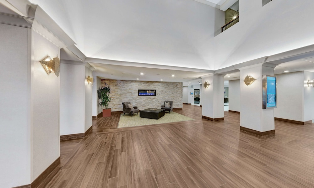 Embassy Suites By Hilton Milwaukee Brookfield 25/81