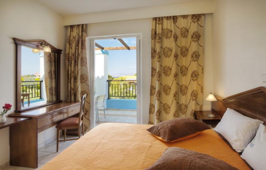 DOUBLE ROOM POOL VIEW