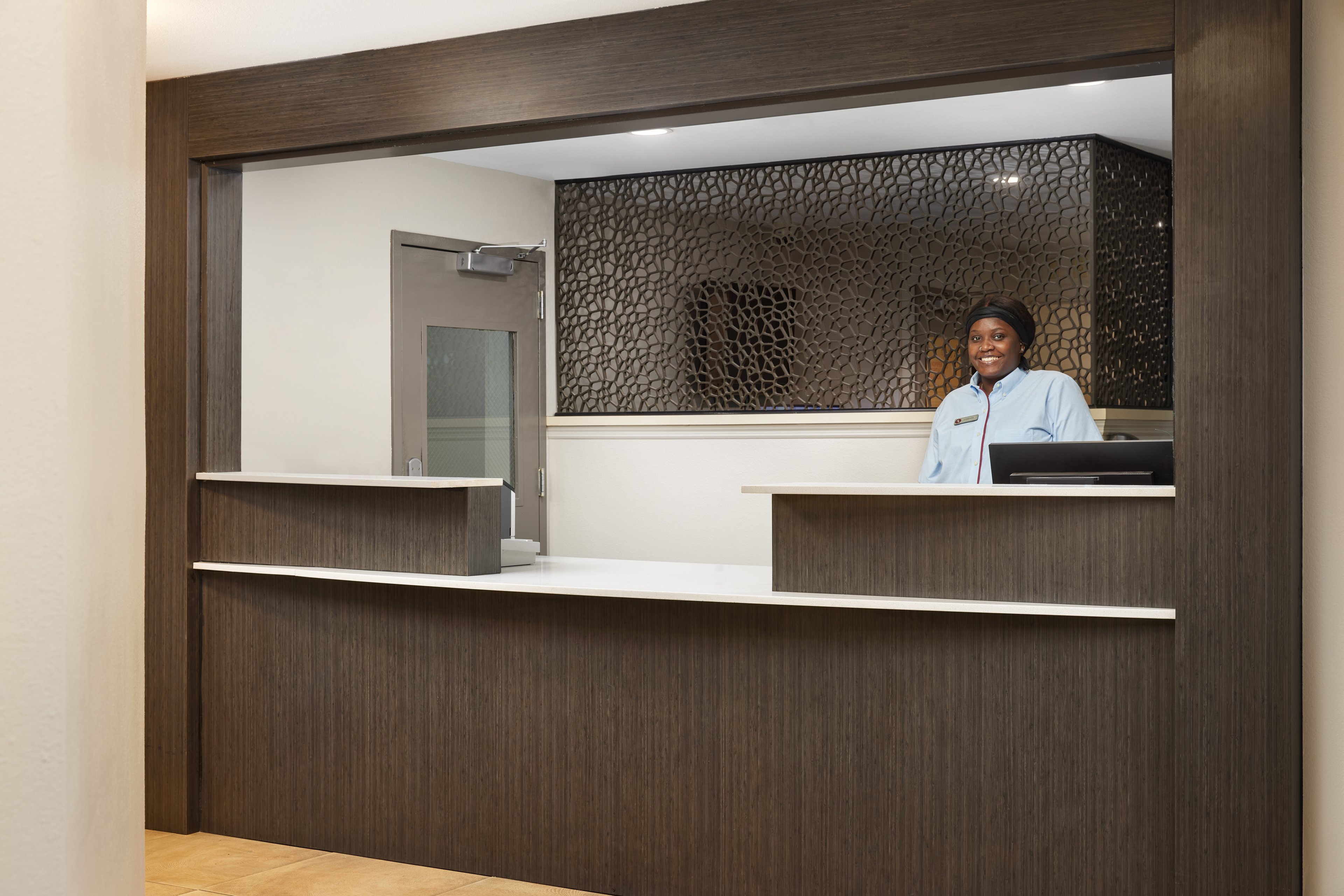 Candlewood Suites Charleston - Northwoods, an IHG Hotel 6/50