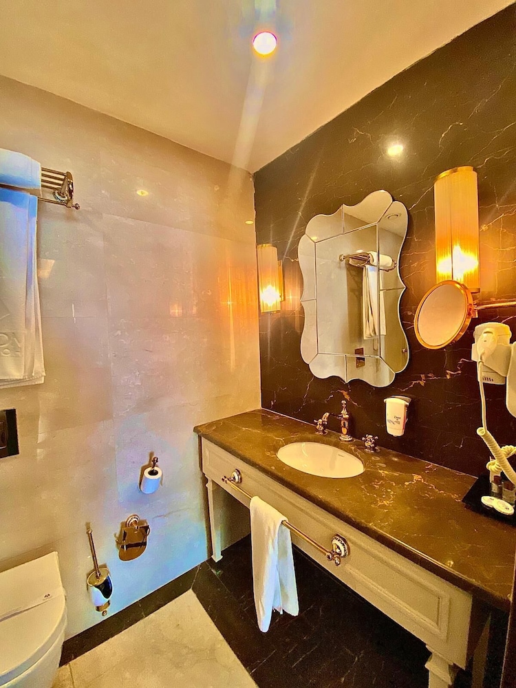Morrian Hotel 49/50