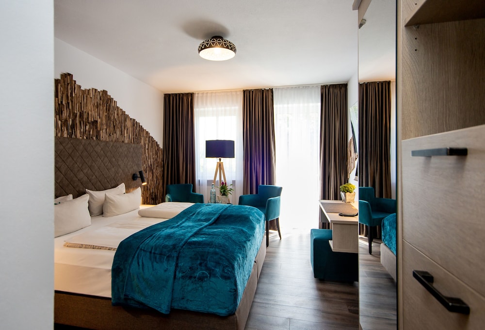 SUPERIOR, KING BED