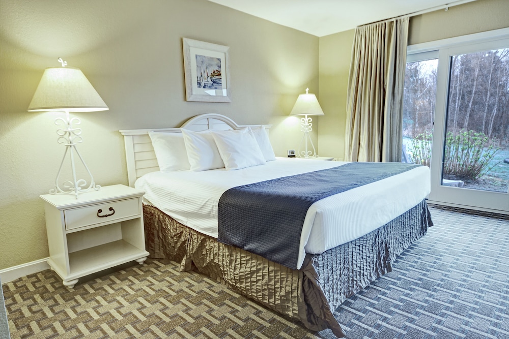 Club Wyndham Newport Overlook 18/50