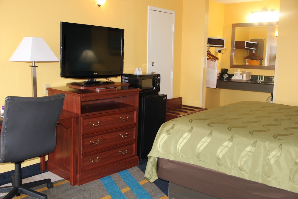 Quality Inn Albertville US 431 18/36