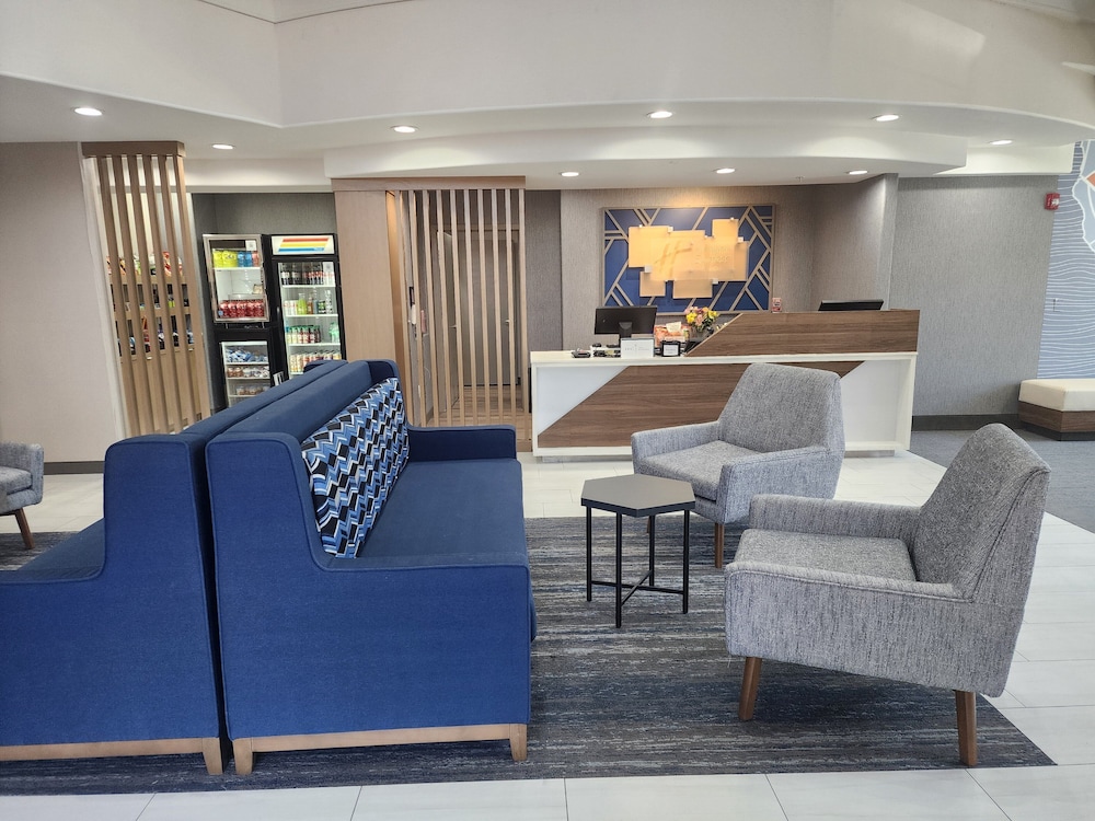 Holiday Inn Express & Suites Lathrop 40/61